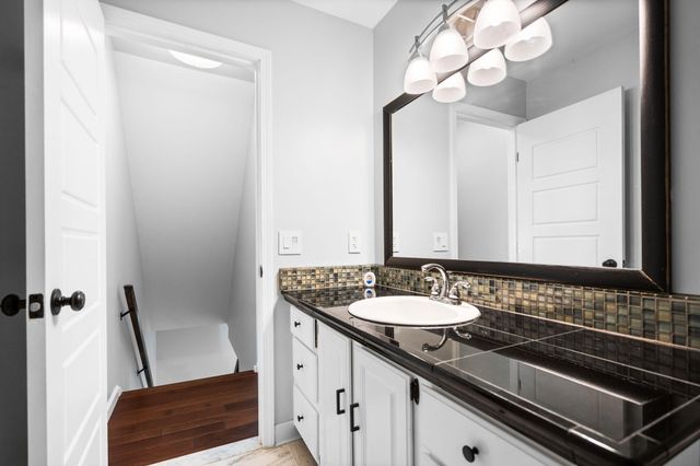 5615 Pebble Ridge Court, Ann Arbor, MI 48108