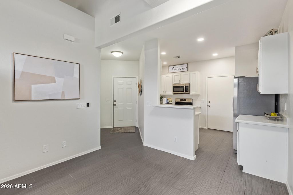 Image 1 of property listing at 1015 S VAL VISTA Drive 34, Mesa, AZ 85204