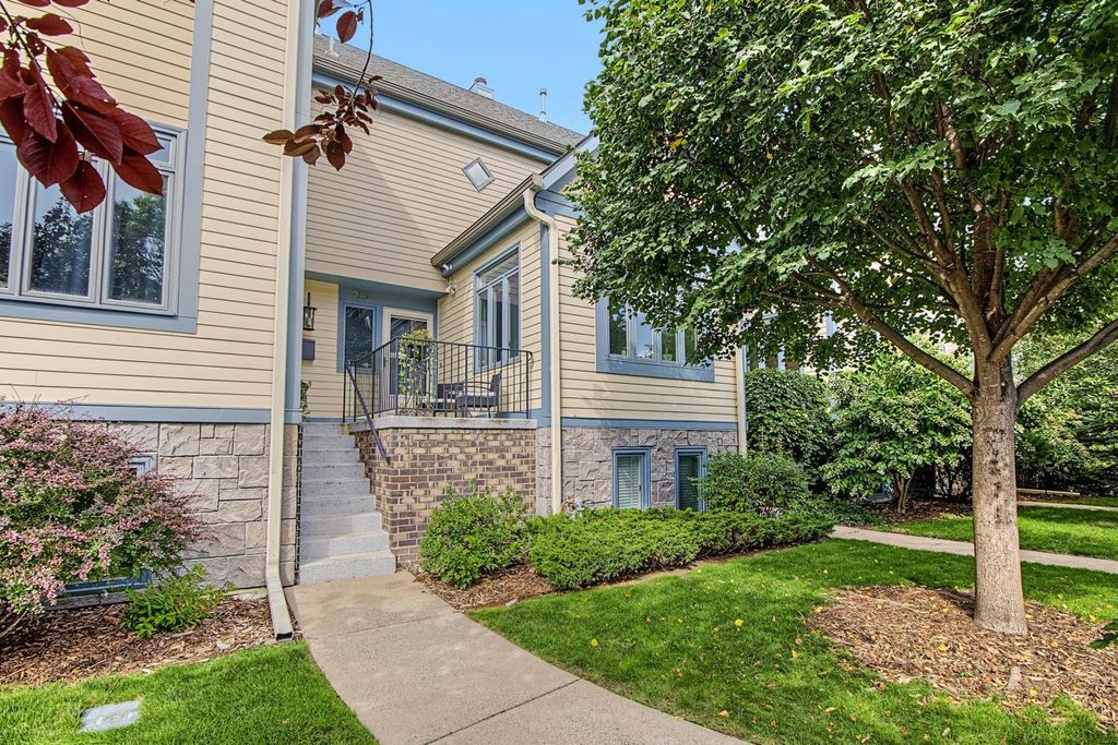 719 Summit Avenue, Saint Paul, MN 55105 — photo 2