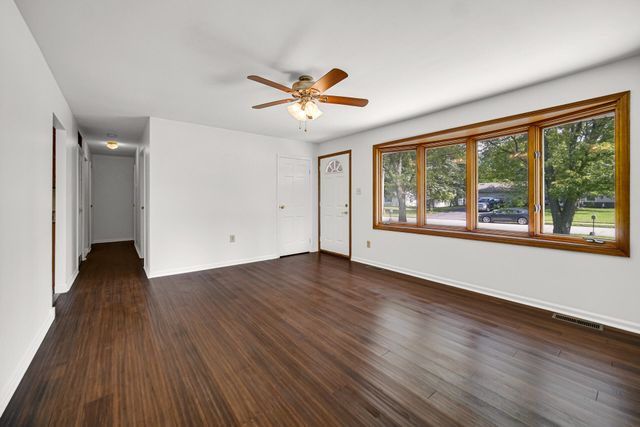 433 Nantucket Road, Valparaiso, IN 46385