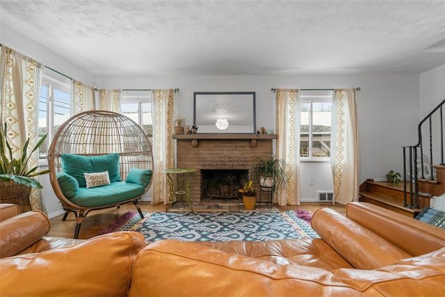 105 Delafield Rd, Aspinwall, PA 15215