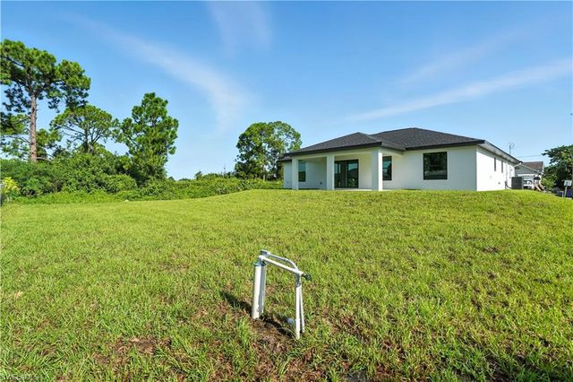 2808 24th ST SW, Lehigh Acres, FL 33976