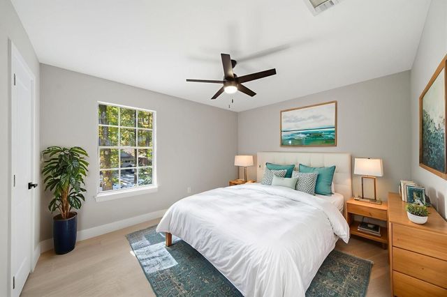 22 Cricket Hollow Place, The Woodlands, TX 77381