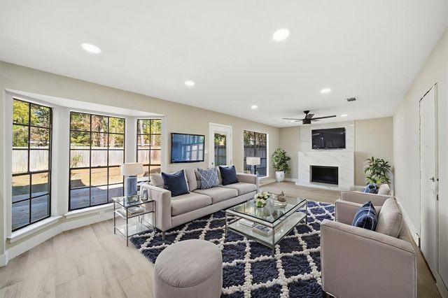22 Cricket Hollow Place, The Woodlands, TX 77381