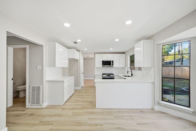 22 Cricket Hollow Place, The Woodlands, TX 77381