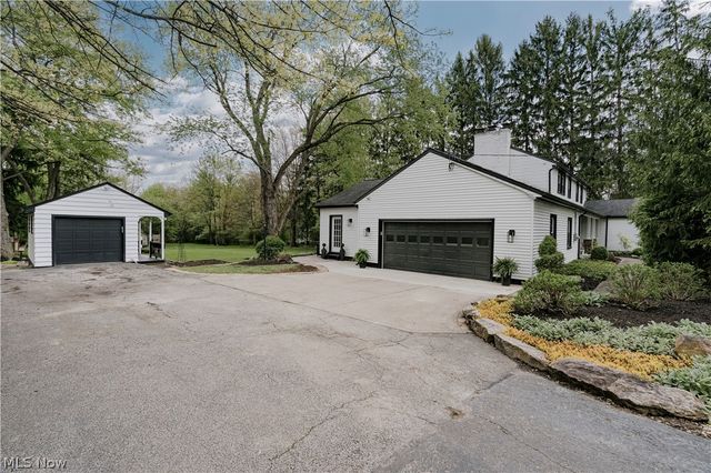 15437 Hemlock Point Road, Chagrin Falls, OH 44022
