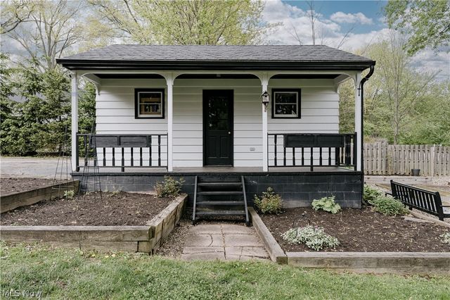 15437 Hemlock Point Road, Chagrin Falls, OH 44022