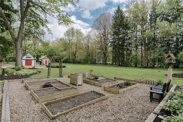 15437 Hemlock Point Road, Chagrin Falls, OH 44022