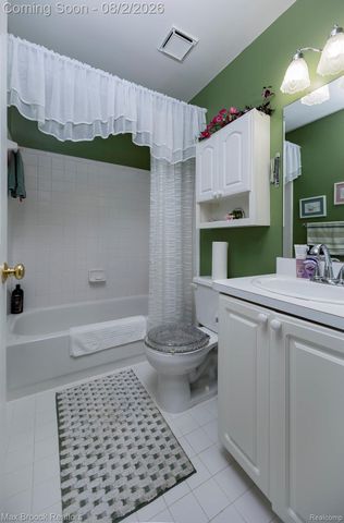 20685 Hillsboro Drive, Macomb Township, MI 48044