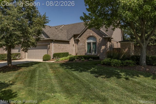20685 Hillsboro Drive, Macomb Township, MI 48044
