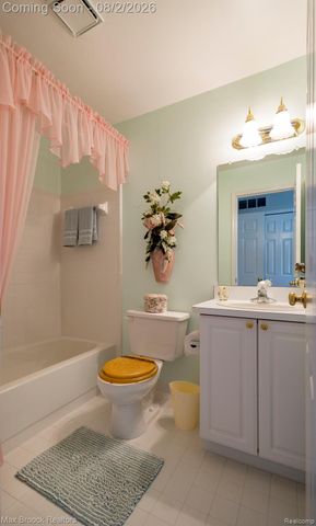 20685 Hillsboro Drive, Macomb Township, MI 48044