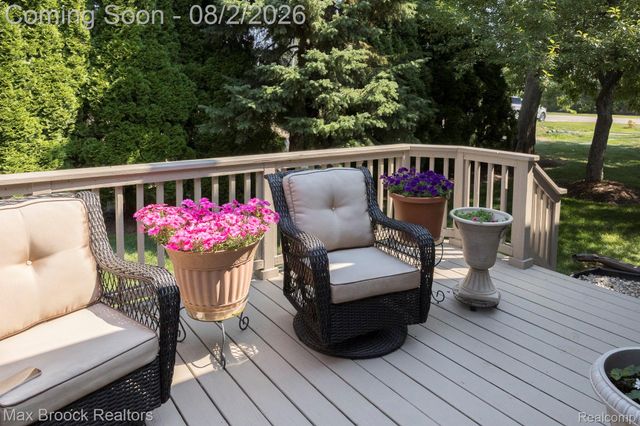 20685 Hillsboro Drive, Macomb Township, MI 48044