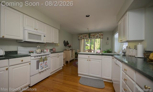 20685 Hillsboro Drive, Macomb Township, MI 48044