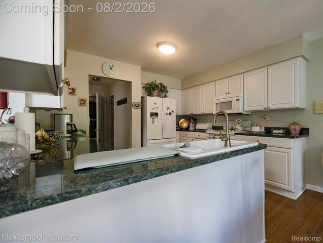20685 Hillsboro Drive, Macomb Township, MI 48044