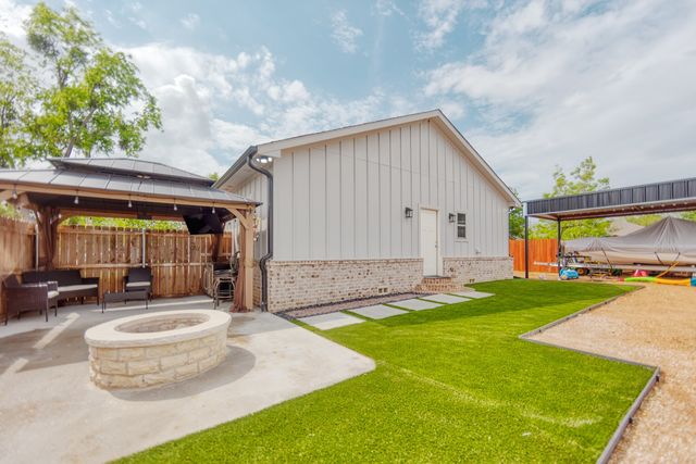 113 Smith, Tioga, TX 76271