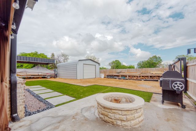 113 Smith, Tioga, TX 76271