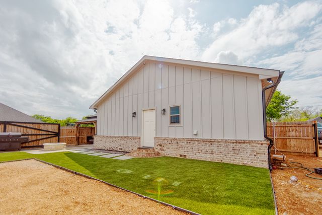 113 Smith, Tioga, TX 76271