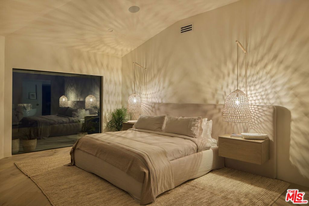 Image 12 of property listing at 4310 Encinal Canyon Road, Malibu, CA 90265