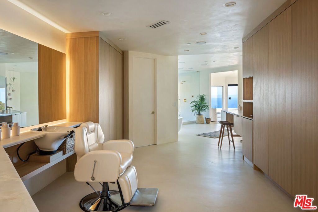 Image 14 of property listing at 4310 Encinal Canyon Road, Malibu, CA 90265