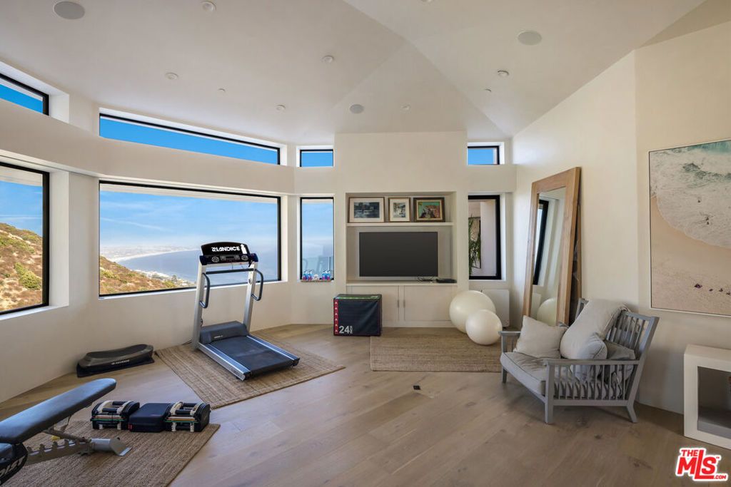 Image 18 of property listing at 4310 Encinal Canyon Road, Malibu, CA 90265