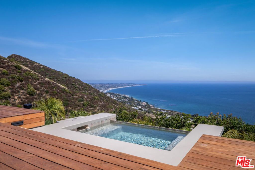 Image 3 of property listing at 4310 Encinal Canyon Road, Malibu, CA 90265