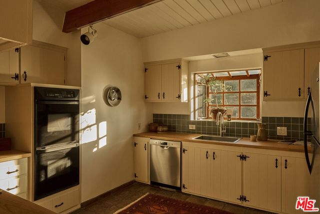 2774 Woodstock Road, Los Angeles, CA 90046