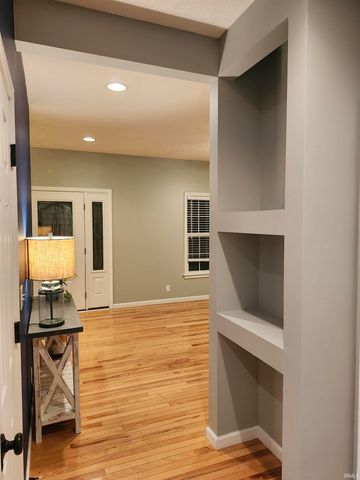 15430 SHAKESPEARE Drive, Evansville, IN 47725