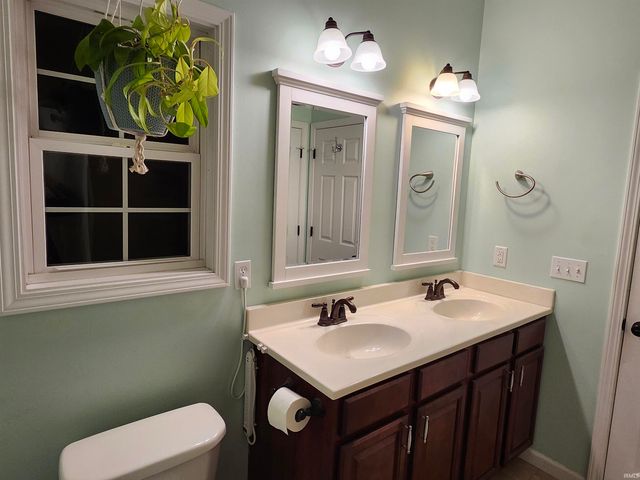 15430 SHAKESPEARE Drive, Evansville, IN 47725