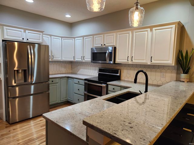 15430 SHAKESPEARE Drive, Evansville, IN 47725