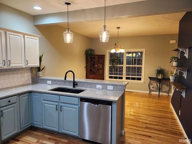 15430 SHAKESPEARE Drive, Evansville, IN 47725