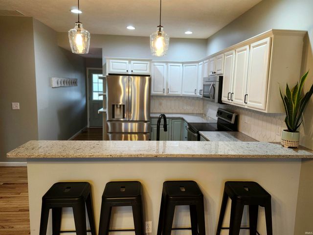 15430 SHAKESPEARE Drive, Evansville, IN 47725