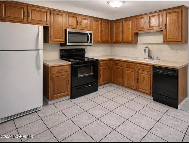 315 Wellington Place, Aberdeen, NJ 07747