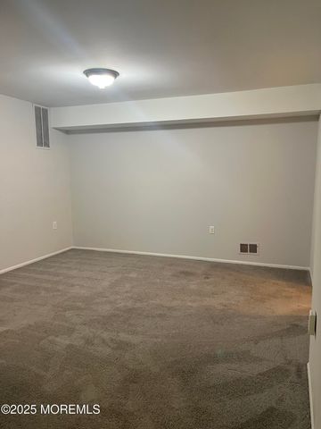 315 Wellington Place, Aberdeen, NJ 07747