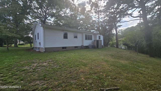 8 Oak Leaf Lane, Toms River, NJ 08755