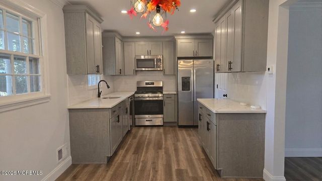 8 Oak Leaf Lane, Toms River, NJ 08755
