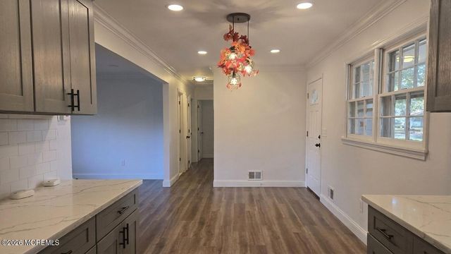 8 Oak Leaf Lane, Toms River, NJ 08755