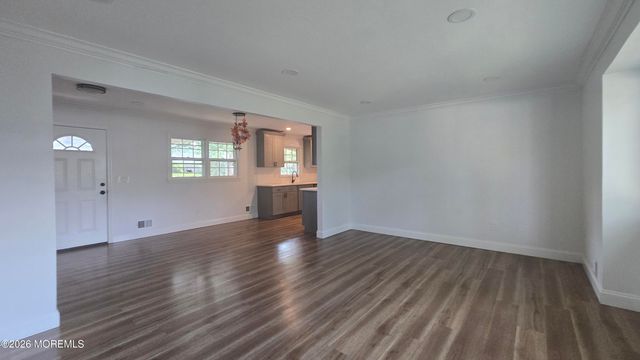 8 Oak Leaf Lane, Toms River, NJ 08755