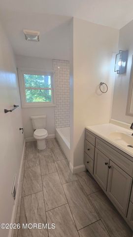 8 Oak Leaf Lane, Toms River, NJ 08755