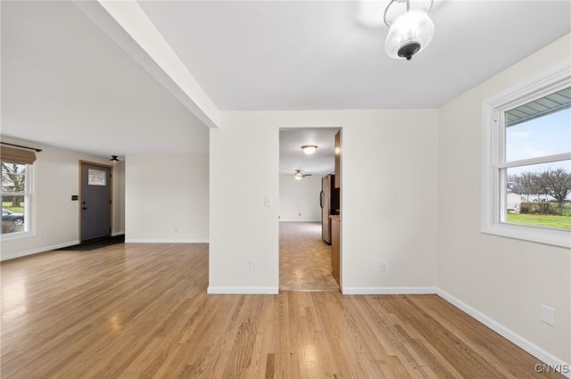 202 Briarhurst Ln, Camillus, NY 13031