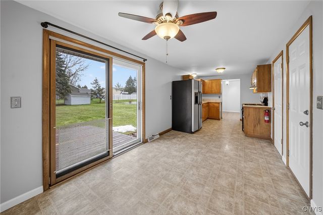 202 Briarhurst Ln, Camillus, NY 13031