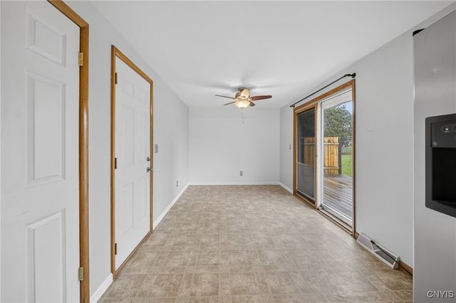 202 Briarhurst Ln, Camillus, NY 13031