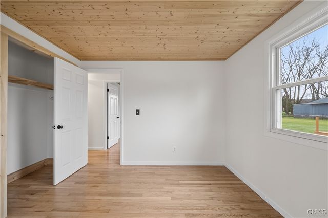 202 Briarhurst Ln, Camillus, NY 13031