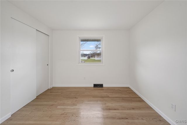 202 Briarhurst Ln, Camillus, NY 13031