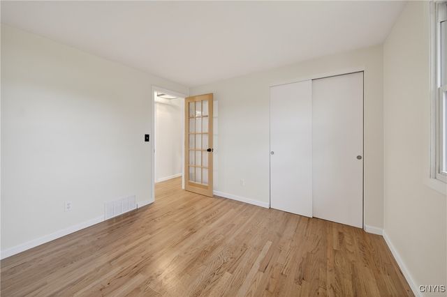 202 Briarhurst Ln, Camillus, NY 13031