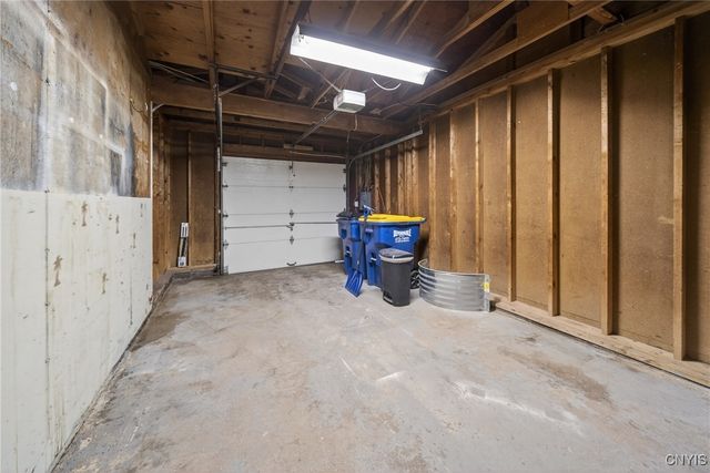 202 Briarhurst Ln, Camillus, NY 13031