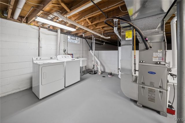 202 Briarhurst Ln, Camillus, NY 13031