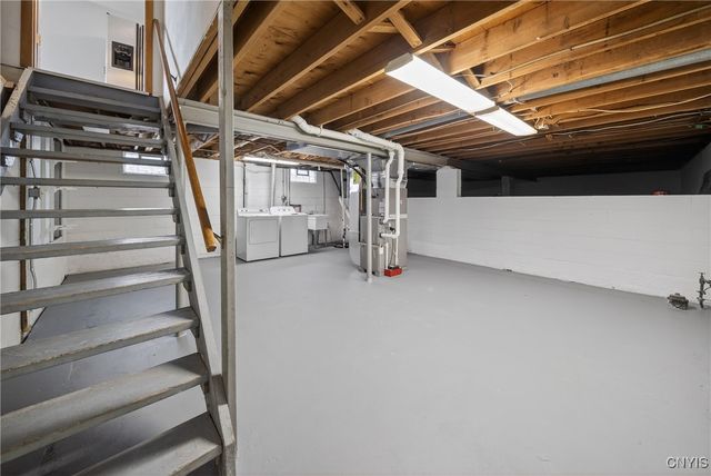 202 Briarhurst Ln, Camillus, NY 13031