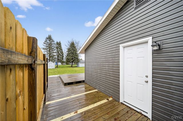 202 Briarhurst Ln, Camillus, NY 13031