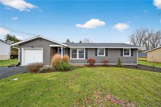 202 Briarhurst Ln, Camillus, NY 13031
