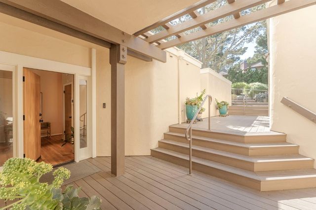 4 Sommerset Vale, Monterey, CA 93940